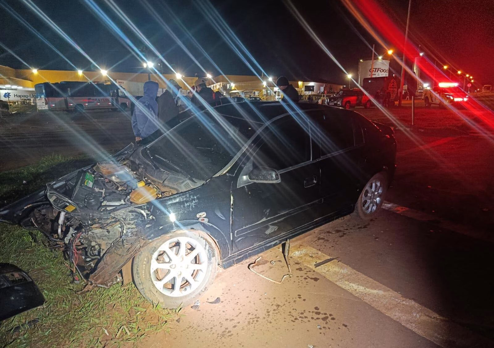 Colisão entre carro e caminhão deixa mulher ferida na PR-492 entre Paraíso do Norte e Rondon