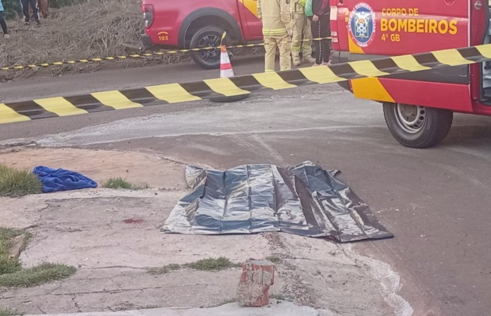 Criança morre atropelada por caminhão em Cascavel; motorista é preso após teste indicar álcool