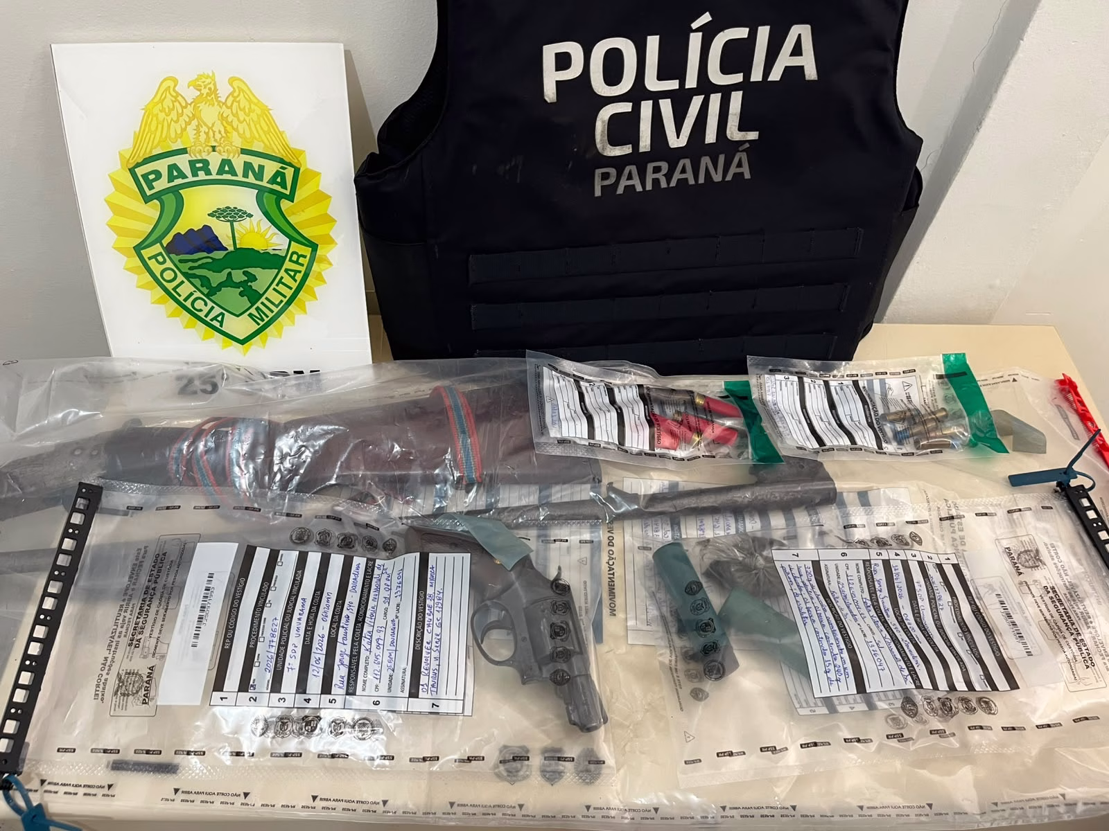 Operação policial prende quatro pessoas e apreende drogas e armas em Umuarama e Douradina