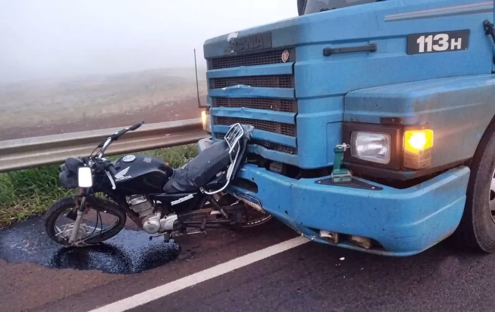 Motociclista morre após grave acidente com carreta na PR-486 em Brasilândia do Sul